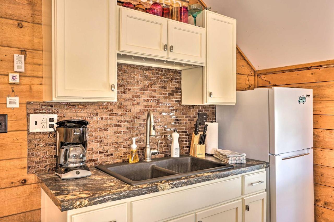 Quaint Studio With Shared Beach Walk To Suttons Bay Exterior foto