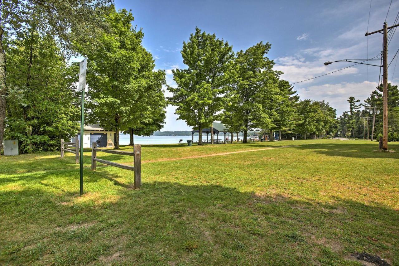 Quaint Studio With Shared Beach Walk To Suttons Bay Exterior foto