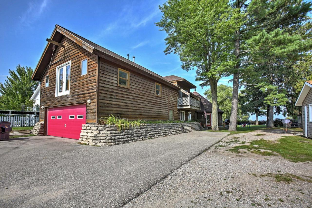 Quaint Studio With Shared Beach Walk To Suttons Bay Exterior foto